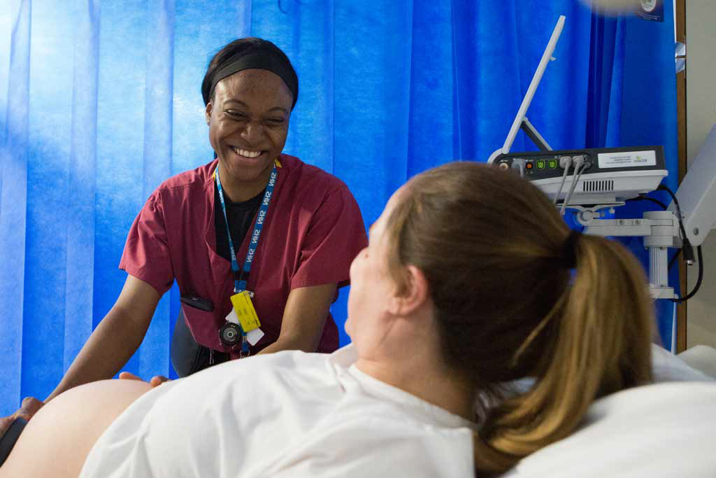 Midwife with a pregnant woman
